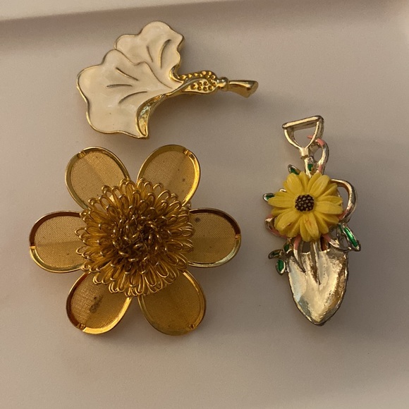 9 Vintage Floral Flower Themed Pins Brooches incl Sarah Coventry Avon Monet - Picture 15 of 16
